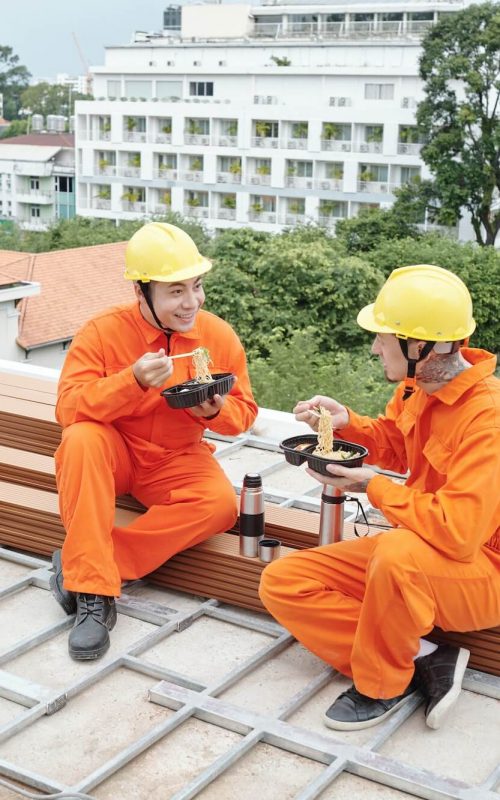 roofing-contractors-having-lunch-1.jpg